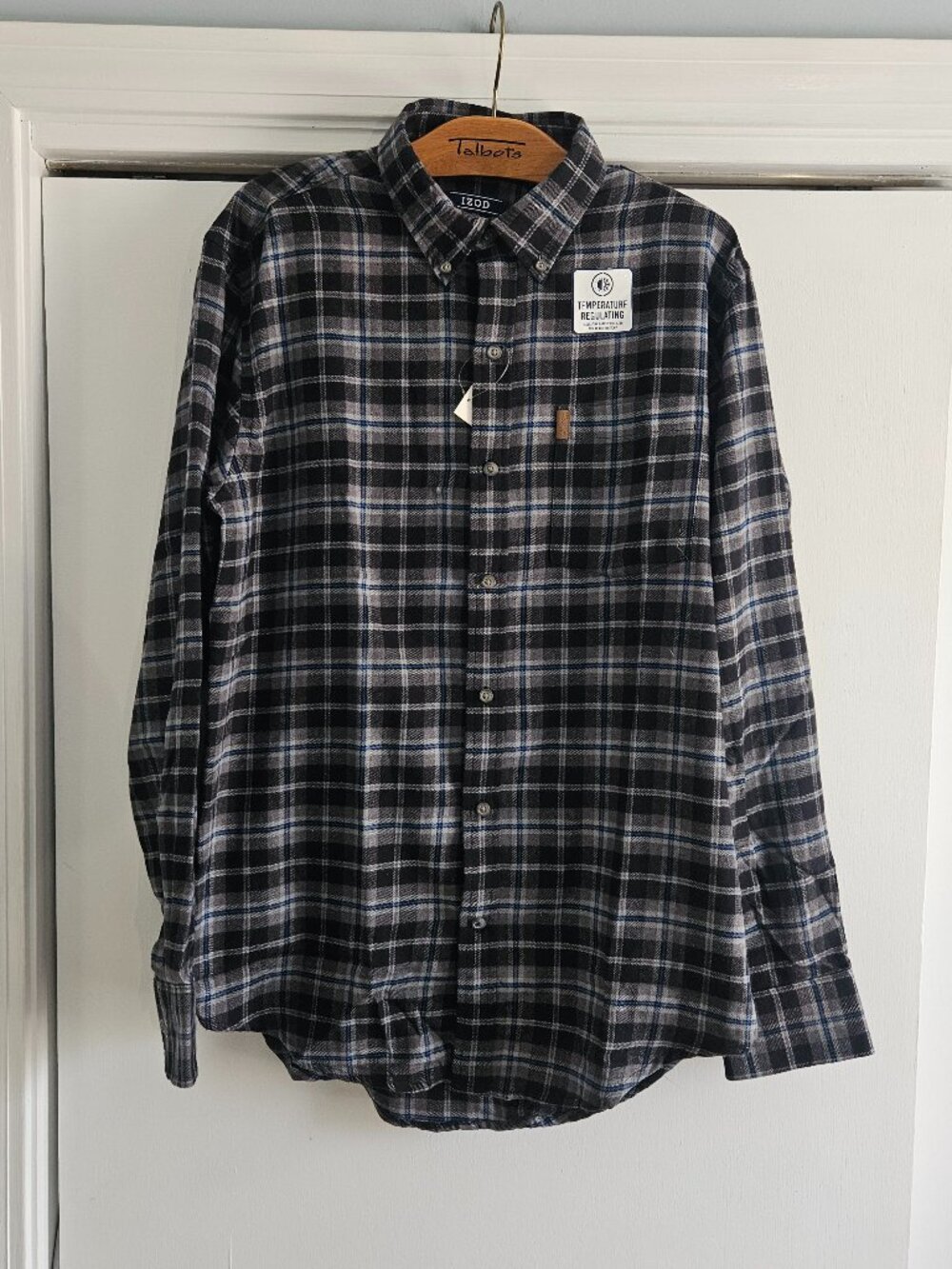 IZOD Black Gray Flannel Long Sleeve Button Down M Temperature Regulating Shirt